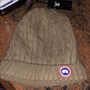 CANADA GOOSE KNIT HAT
